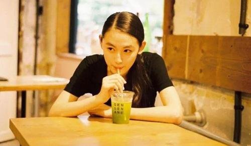 發(fā)朋友圈曬喝奶茶的短句，喝奶茶發(fā)朋友圈的句子